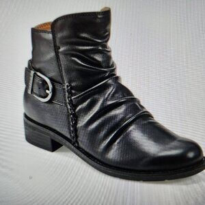 Earth " Naria" Black Leather booties. NWT. Size 9.5 Wide